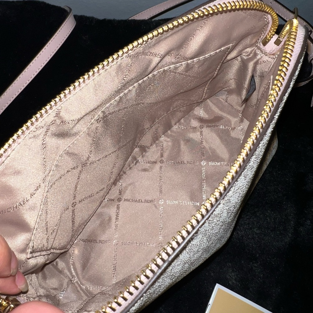 Michael Kors Cream Crossbody Bag NEW - Picture 5 of 7